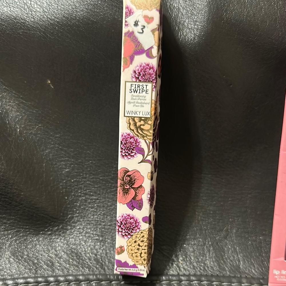 WINKY LUX First Swipe Lash primer with Floral Design